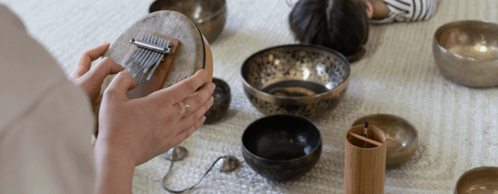 Tibeti hangtálak, ting sha, kalimba és koshi hangszerek